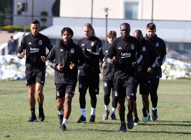 Beşiktaş, Göztepe maçı hazırlıklarına ara vermeden başladı
