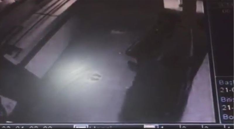 Çekmeköy’deki kuyumcu soygun girişiminin güvenlik kamerası ortaya çıktı