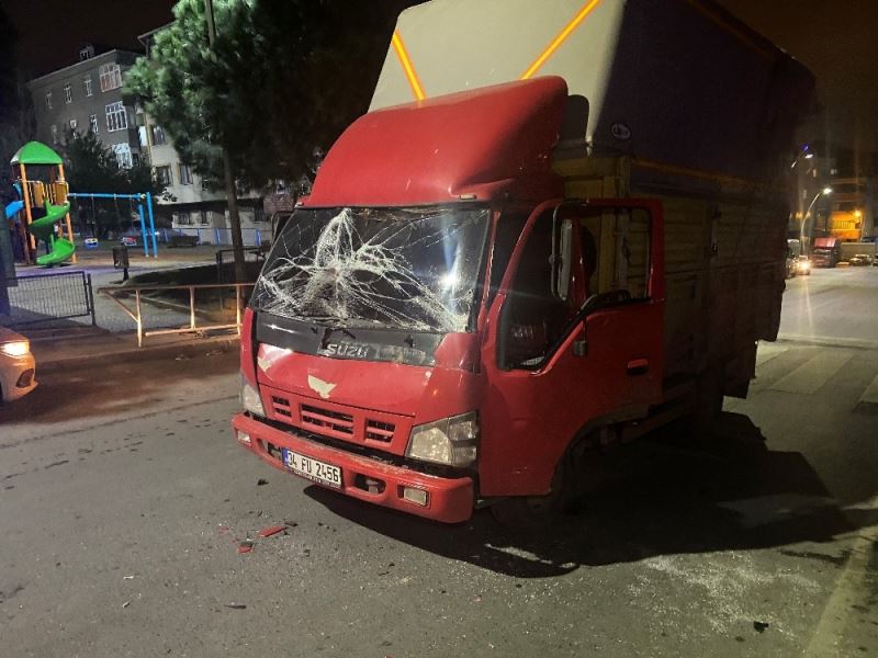 Sultangazi’de iki kamyonet çarpıştı: 1 yaralı

