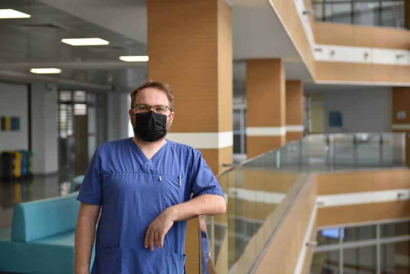 Korona virüsü ağır atlatmış sağlık çalışanlarından vatandaşlara uyarı
