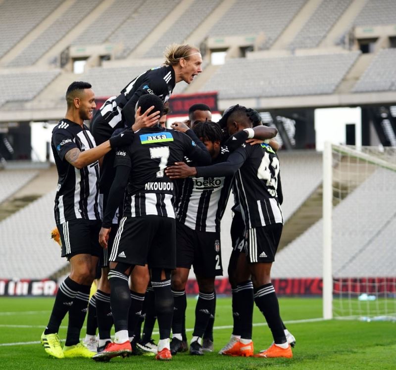 Lider Beşiktaş sahaya iniyor
