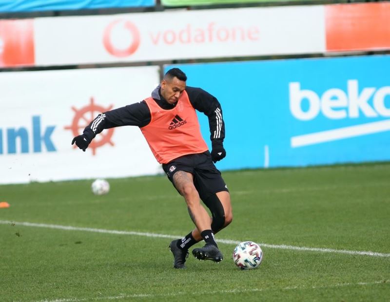 Beşiktaş, Josef de Souza’nın sözleşmesini uzattı

