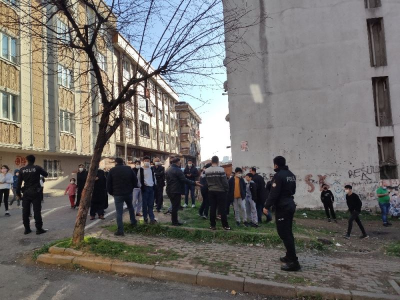 Gaziosmanpaşa’da çıkan yangın korona virüsü unutturdu
