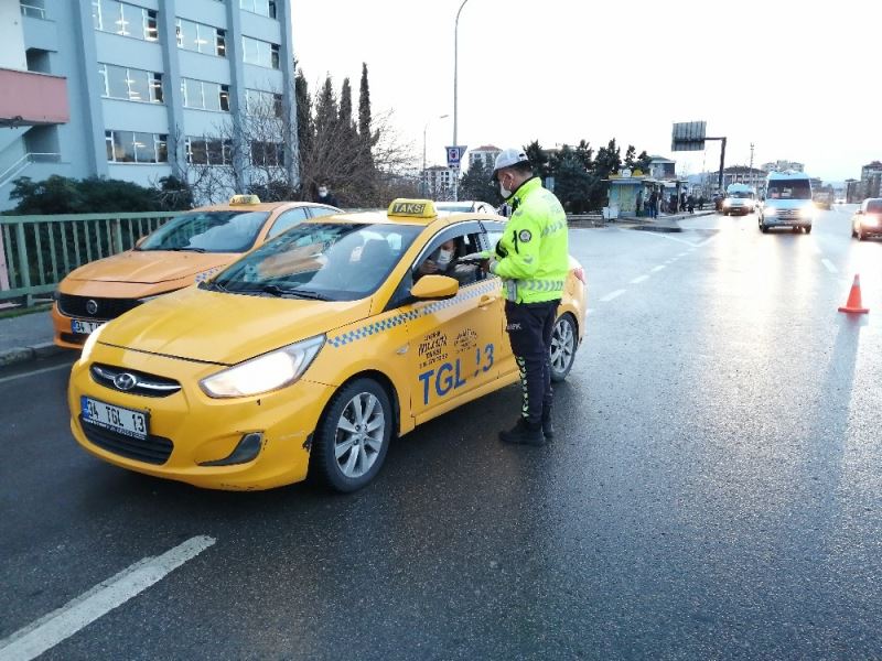 Trafik polislerinden toplu taşıma araçlarında Covid denetimi
