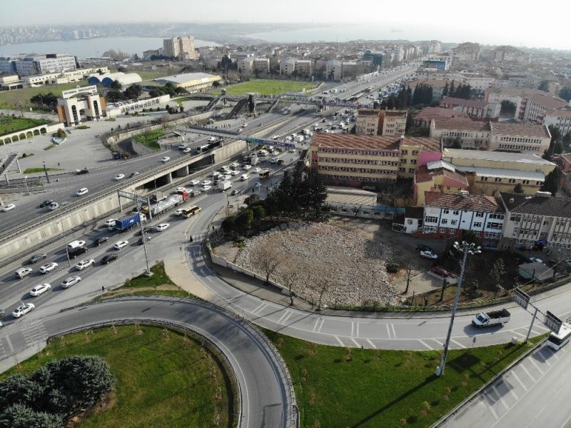 Silivri depreminde yıkılan Avcılar Hacı Tükenmez Camii bir türlü yapılamadı
