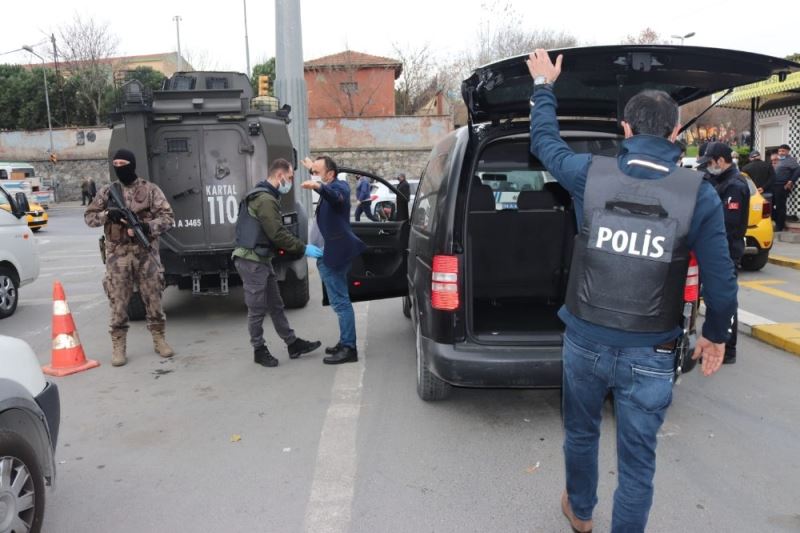 (Özel) Şişli’deki özel harekat destekli denetimde 9 şüpheli gözaltına alındı
