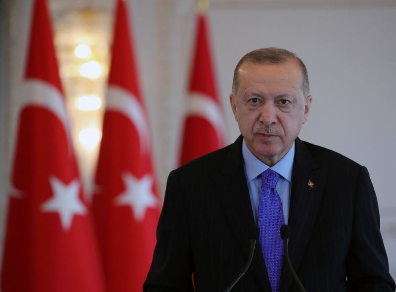 Cumhurbaşkanı Erdoğan, “Bu sabah uzaya fırlatılan TÜRKSAT 5A uydumuzla Doğu yörüngesindeki uzay haklarımızı 30 yıl boyunca garanti altına alıyoruz”
