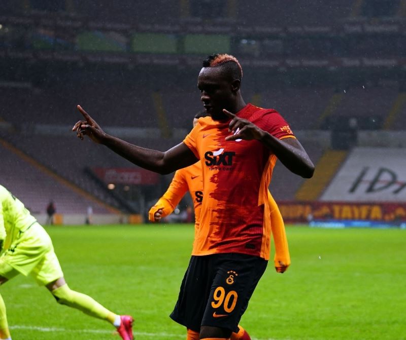 Mbaye Diagne 9. golünü attı
