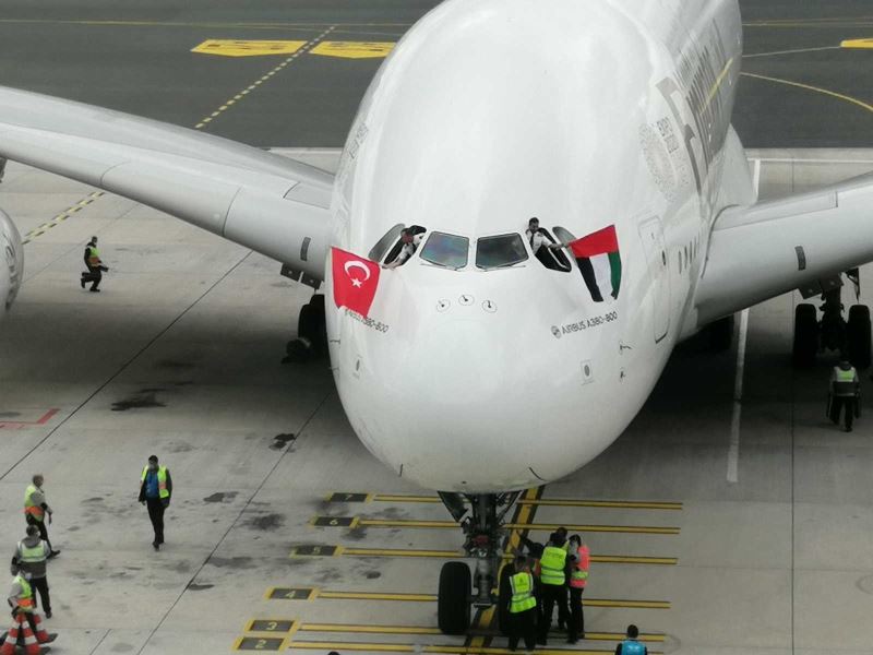 Dünyanın en büyük yolcu uçağıyla İstanbul Havalimanı’na ilk tarifeli uçuş
