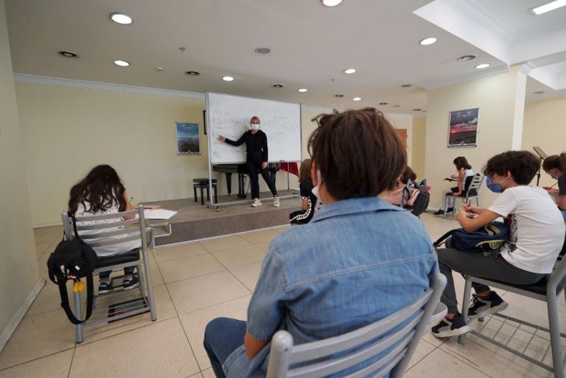 Kartal Belediyesi Sanat Akademisi yüz yüze eğitimlerine başladı
