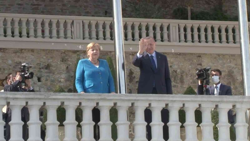 Erdoğan ve Merkel, Huber Köşkü balkonundan boğazı izledi