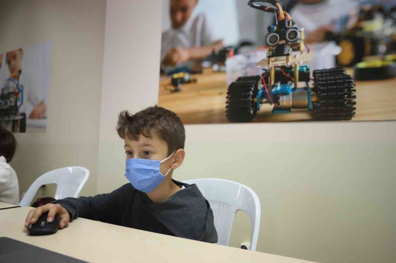 Kartal Belediyesinden çocuklara ‘robotik kodlama eğitimi’

