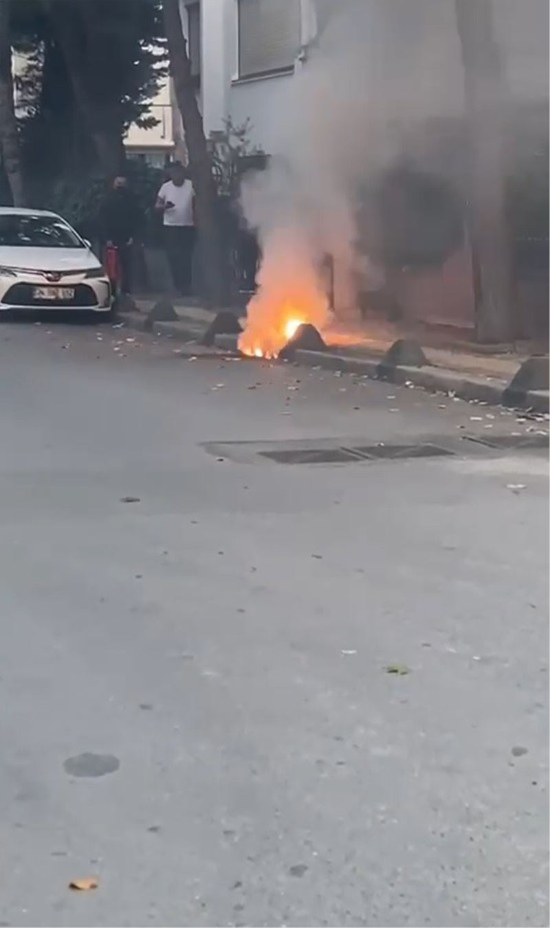 Bakırköy’de yer altı kabloları alev alev yandı
