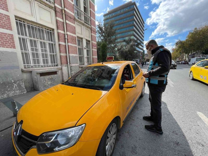 Mecidiyeköy’de taksi denetimleri devam ediyor
