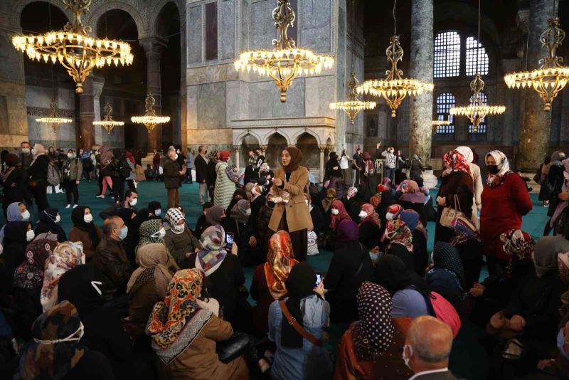 Ayasofya ve Taksim Camii gezilerine yoğun ilgi
