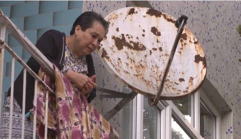 Kaçak elektrik kısa devre yapınca yangın çıktı
