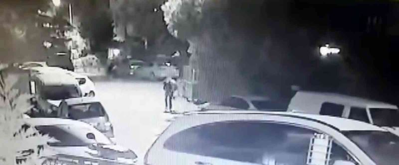 Maltepe’de lüks otomobillere dadanan hırsızlar aynı sokaktaki otomobilleri soydu
