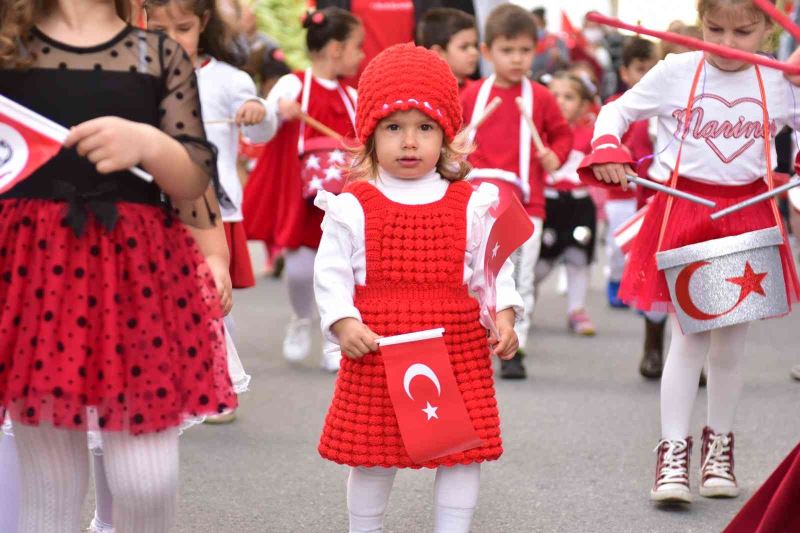 Tuzlalı miniklerden bandolu Cumhuriyet Bayramı korteji
