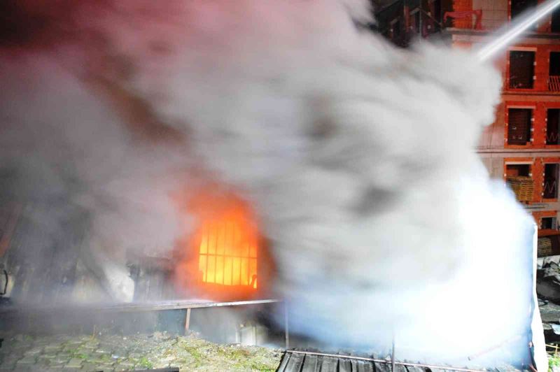 Kağıthane’de işçilerin kaldığı konteynerde yangın: 1 yaralı