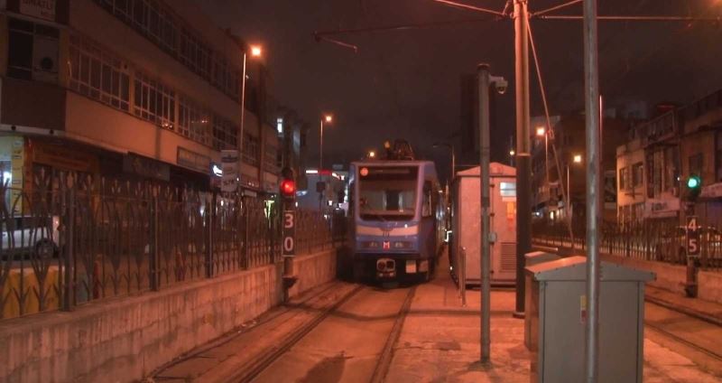 T4 tramvay hattında yaşanan arıza nedeniyle seferler durdu