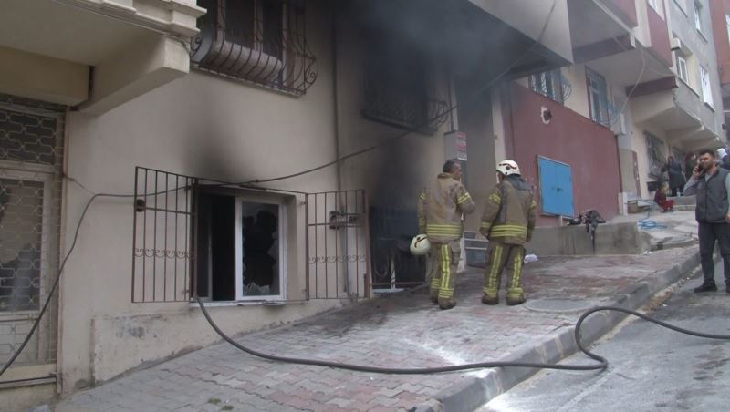 Arnavutköy’de bir apartman dairesinde yangın çıktı
