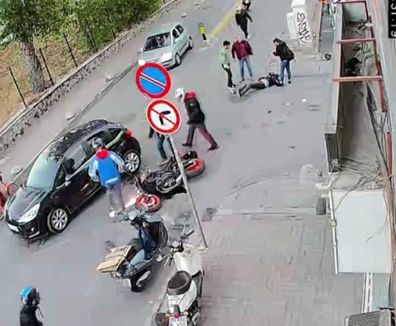 (Özel) Kadıköy’ün ‘ölüm sokağı’ tehlike saçıyor
