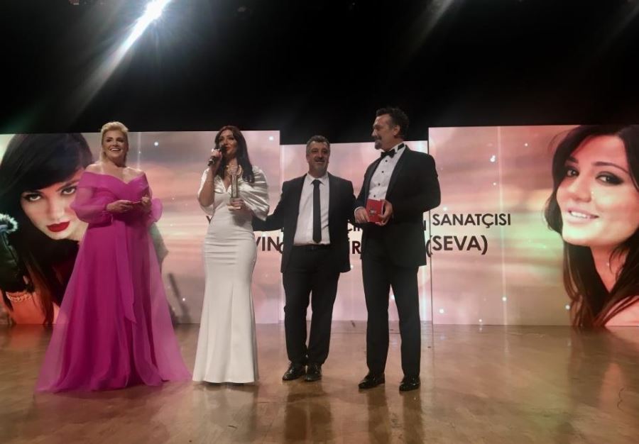 Azerbaycan’ın divası Sevinc Ağaşirinova, Türkiye’de ödül aldı