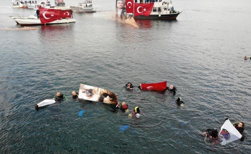 Atatürk,  Maltepe’de ‘Ata’ya Saygı Zinciri ve Dalışı’yla anıldı