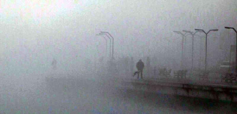 İstanbul Boğazı siste adeta kayboldu