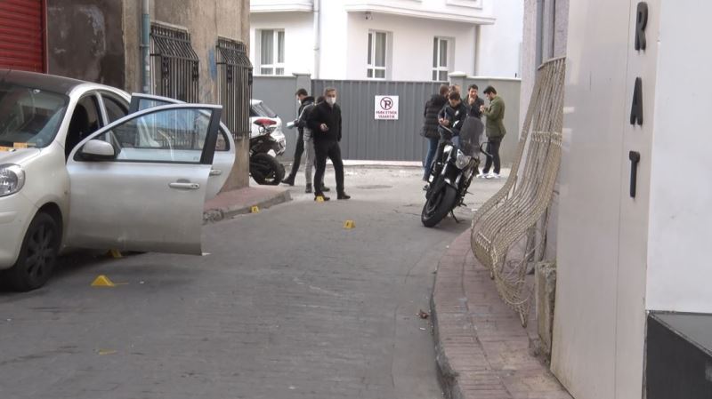 Kasımpaşa’da silahlı çatışma: Motosikletli 4 saldırgan kurşun yağdırdı
