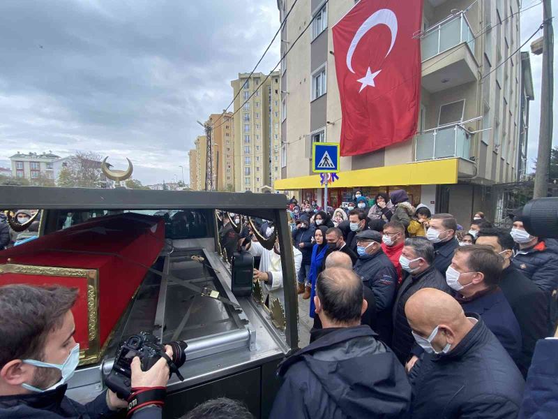 Gözü yaşlı eşin şehidine vedası yürekleri dağladı
