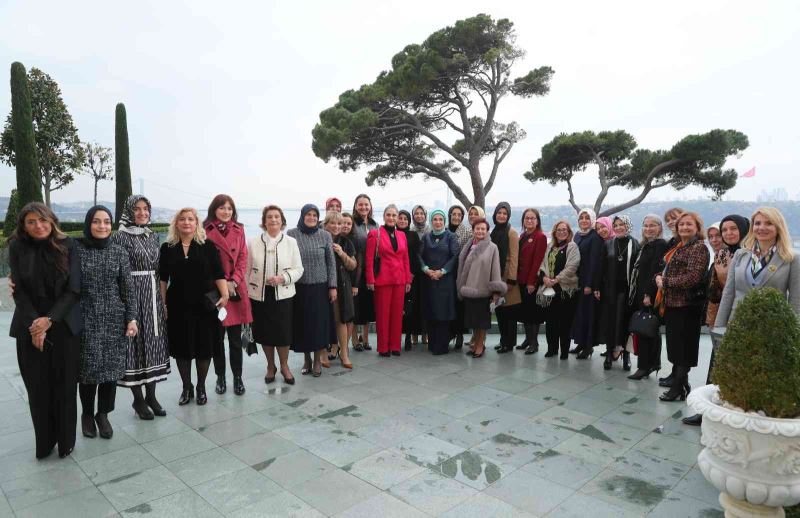 Emine Erdoğan, TOGEMDER’in eski ve yeni yönetim kurulu üyeleriyle bir araya geldi
