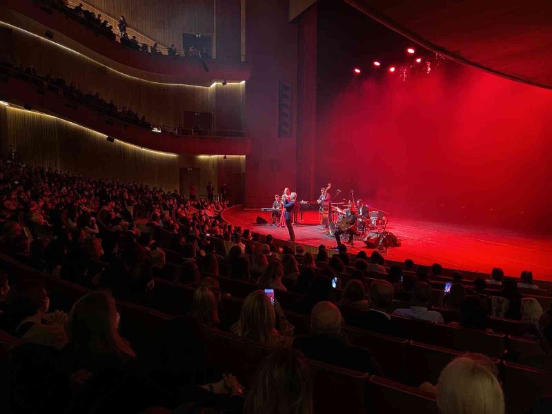 Grammy ödüllü Chris Botti AKM’de konser verdi
