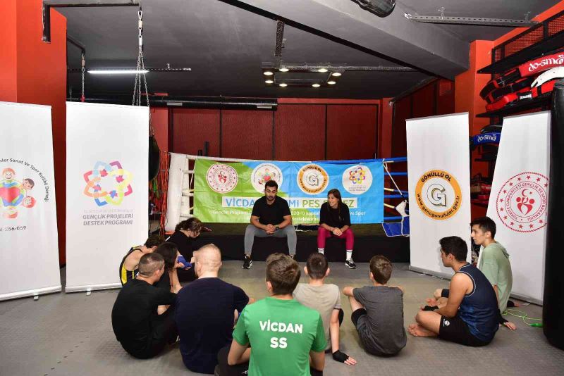 ‘Vicdan Takımı Pes Etmez’ Kulübü, Tuzla Belediyesi sporcuları ile bir araya geldi
