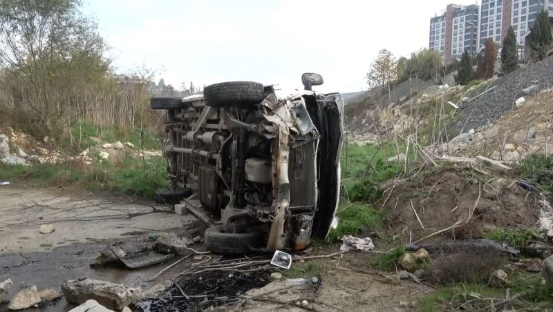 Bahçeşehir’de 2 minibüs çarpıştı: 1 yaralı
