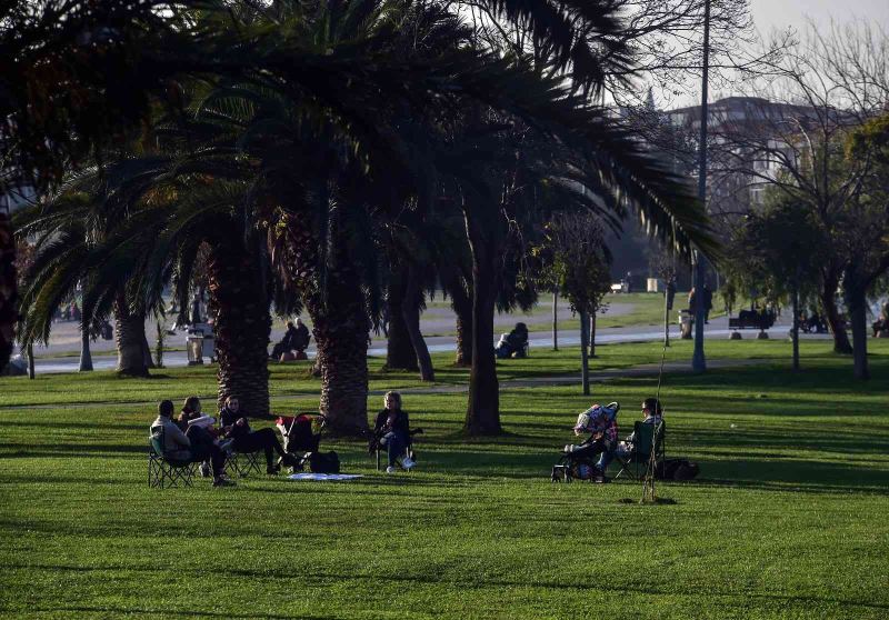 İstanbullular güneşli havanın keyfini çıkardı
