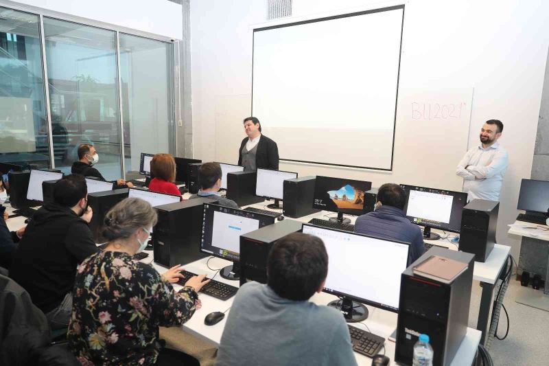 Başakşehir’de öğretmenlere teknoloji eğitimi
