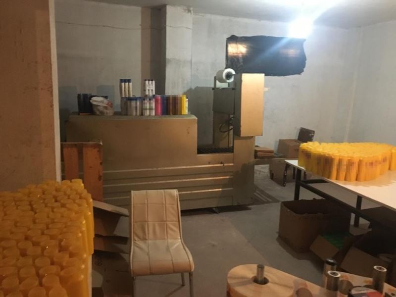 İstanbul’da merdiven altı temizlik imalathanesine baskın: 20 bin sahte şampuan ele geçirildi
