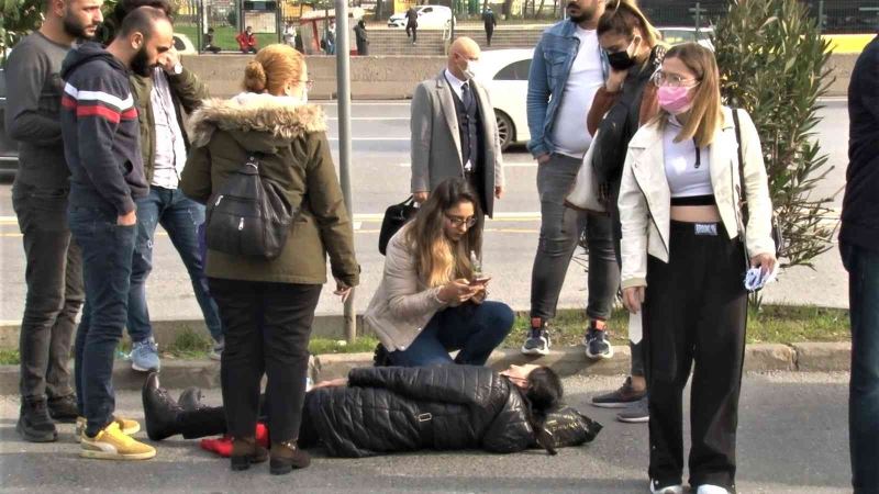 Kadıköy’de üniversiteli genç kız kaza yaptı, annesi yolda önlem alınmamasına tepki gösterdi
