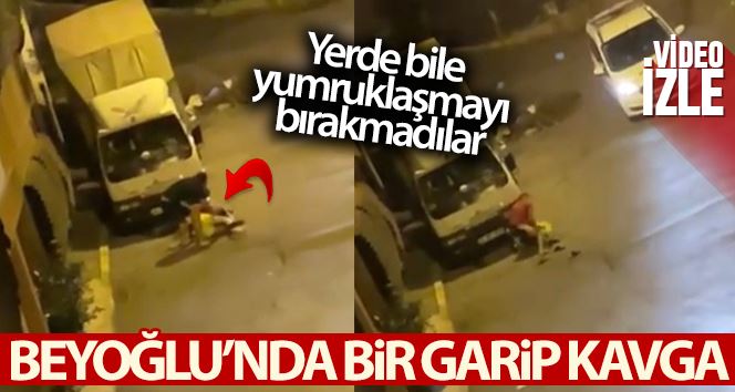 Beyoğlu’nda bir garip kavga: Yerde bile yumruklaşmayı bırakmadılar