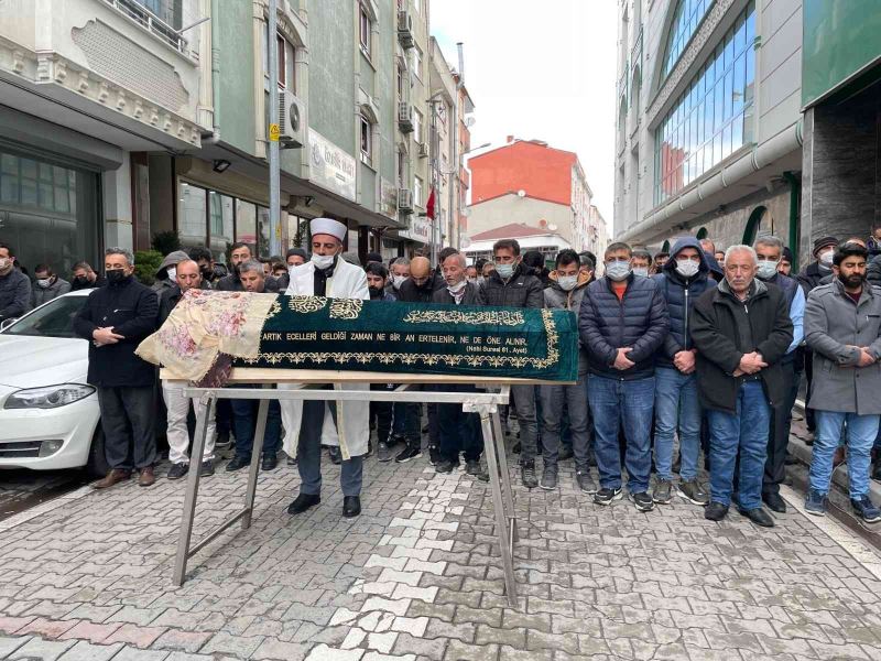 Fırtınada uçan çatıdan kızını korumak isterken hayatını kaybeden anneye ağlatan veda
