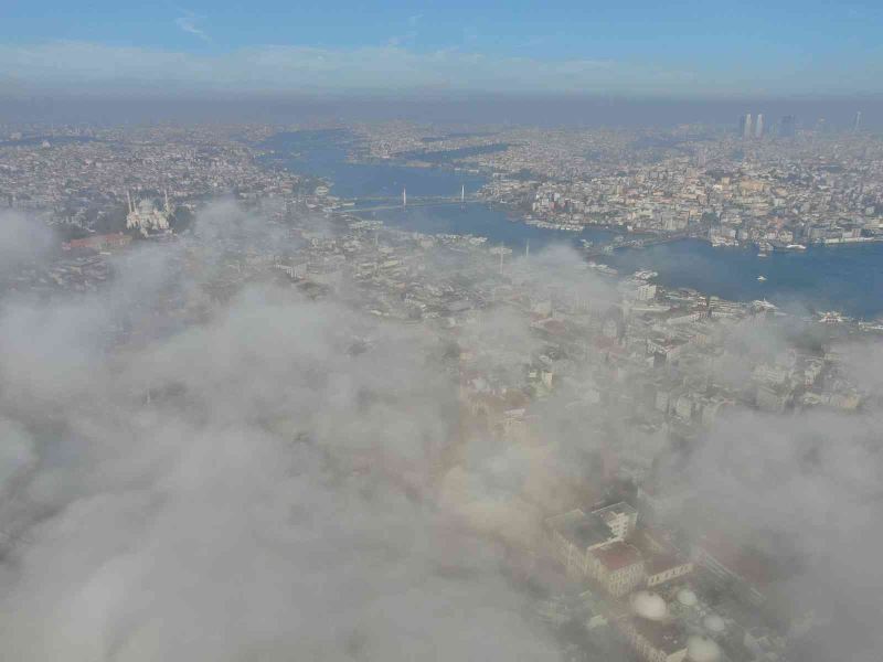 Ayasofya Camii sis bulutunda kayboldu
