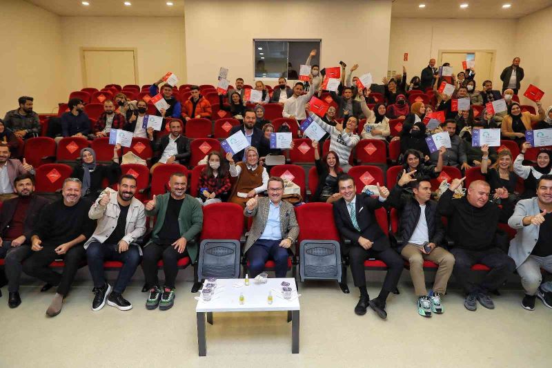 Başakşehir Yeni Medya ve Radyo Akademi’de mezuniyet heyecanı
