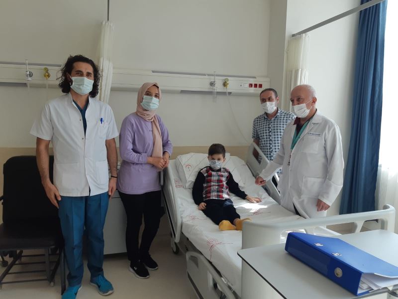 Boğulan çocuğun kalp kapakçığı, 5 yaşındaki Ömer’i hayata bağladı
