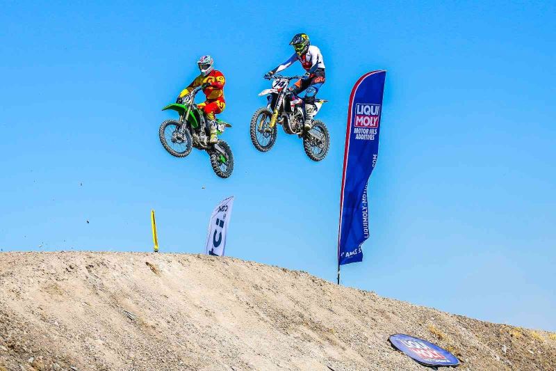 Uçan motosikletler Antalya’da
