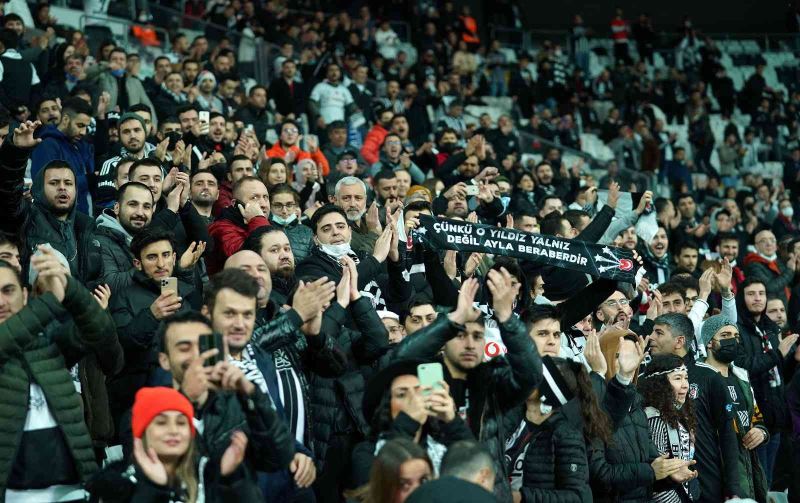 Beşiktaş taraftarından Sergen Yalçın’a destek
