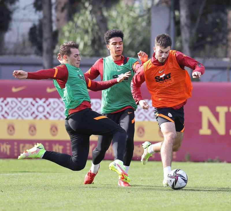 Galatasaray’da Marcao ile Cicaldau kamp kadrosunda
