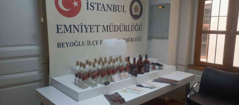 (Özel) Beyoğlu’nda tekel bayilerine şok baskın: Çok sayıda sahte alkol ele geçirildi