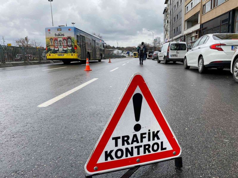Kadıköy’de emniyet kemeri takmayan ticari taksilere ceza

