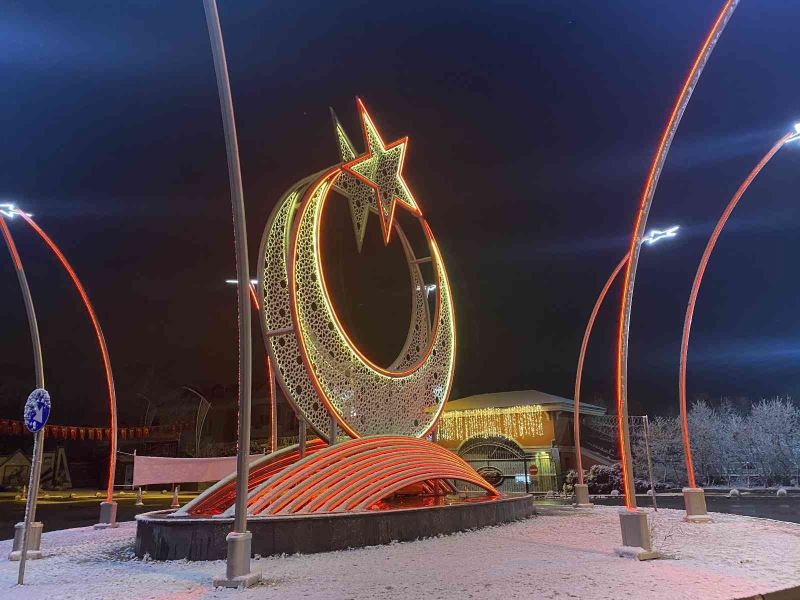 İstanbul’da yüksek kesimler beyaza büründü